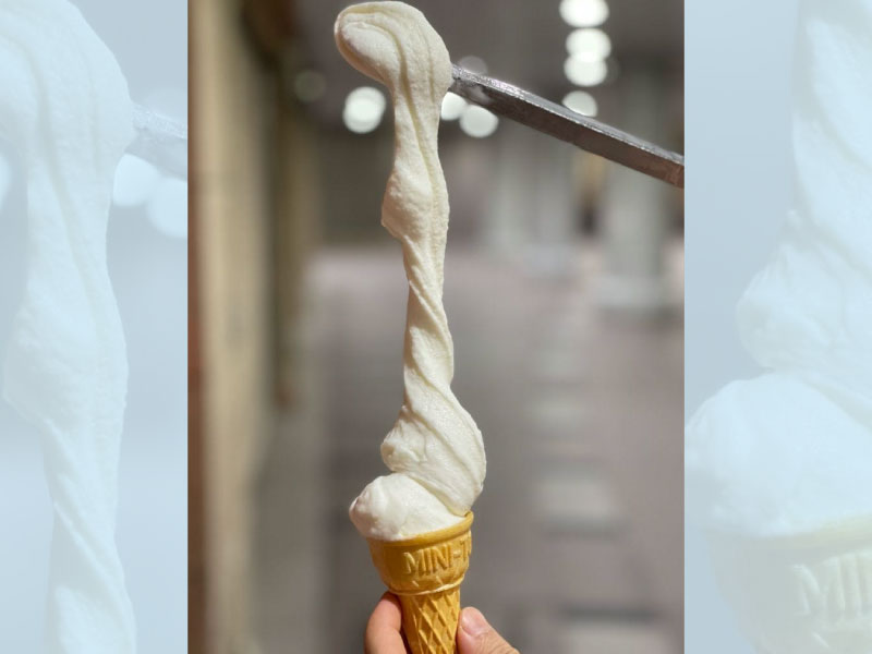のび～るトルコアイス　バニラ<br /> 500円